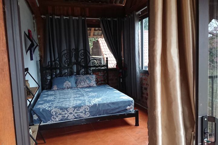 Room 4 of 36