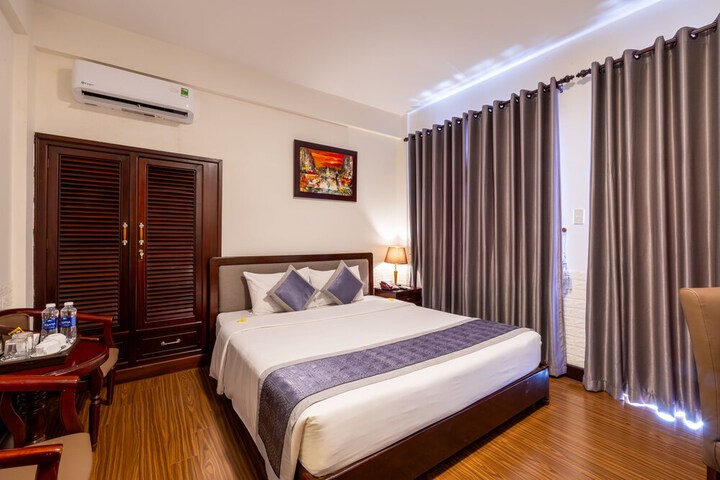 Room 30 of 104