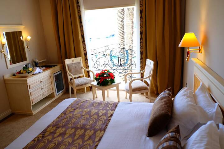 Room 4 of 36