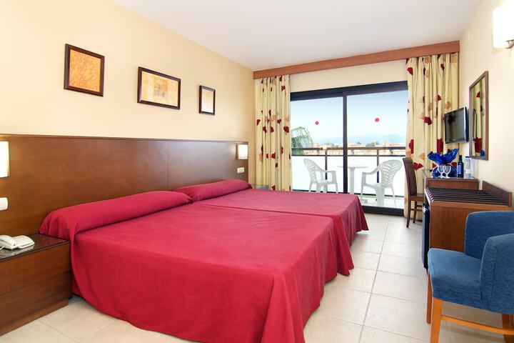 Room 4 of 63