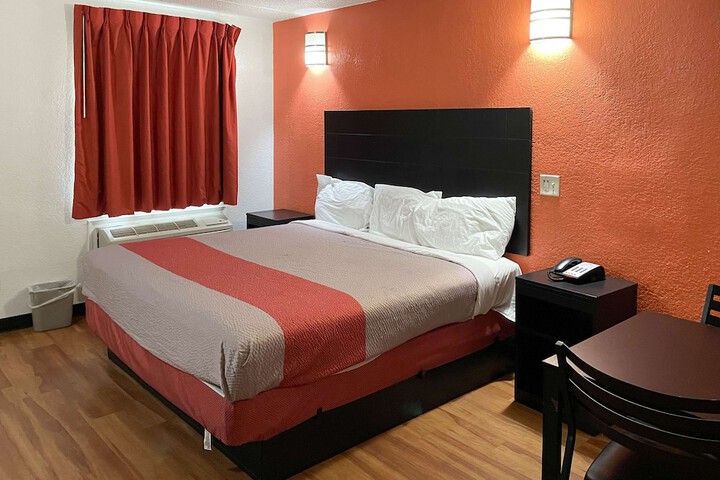 Room 7 of 13