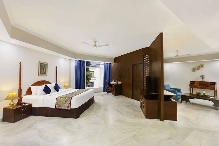 Room 10 of 30