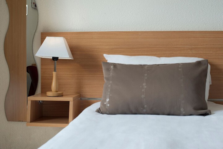 Room 10 of 31