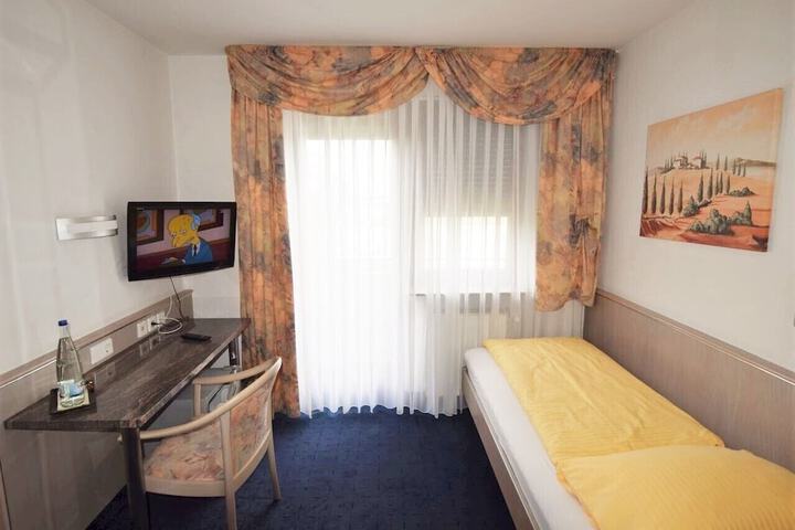 Room 18 of 34