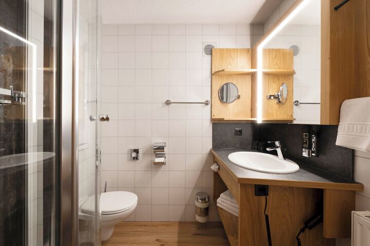 Room 12 of 65