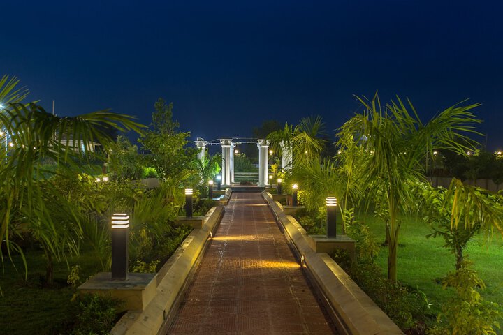 Hotel Exterior 105 of 110