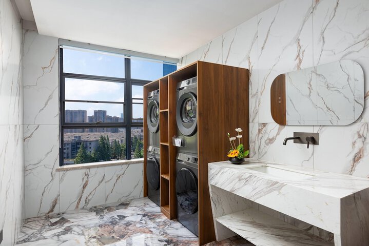 Room 14 of 20