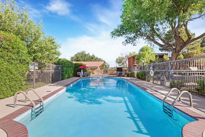 Hotel Pool