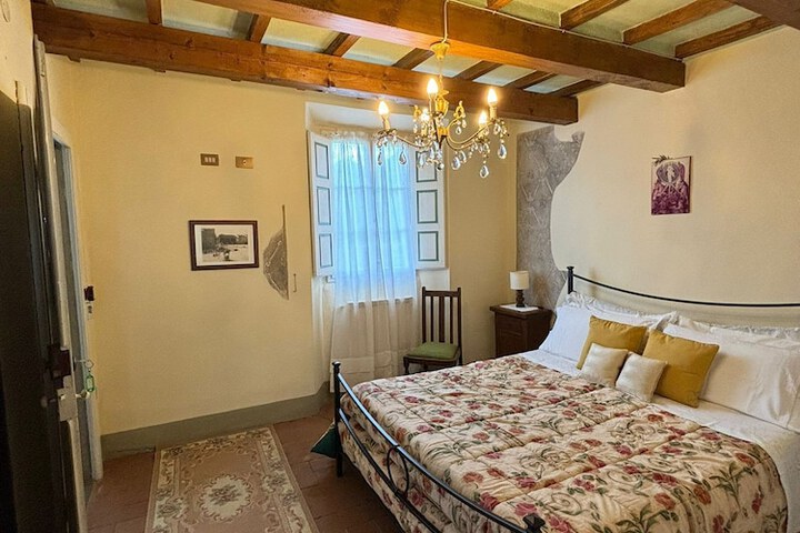 Room 5 of 17
