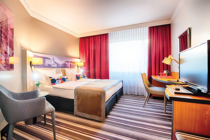 Room 10 of 73