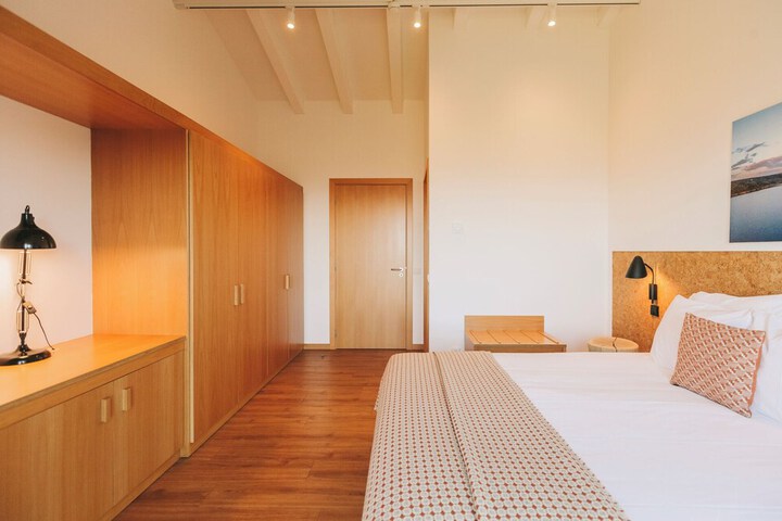 Room 6 of 181