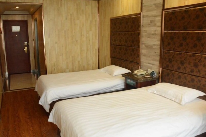 Room 13 of 63