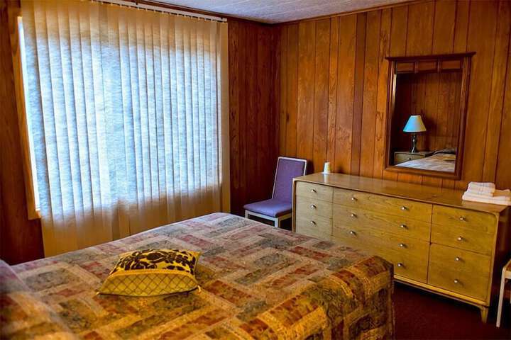 Room 7 of 100