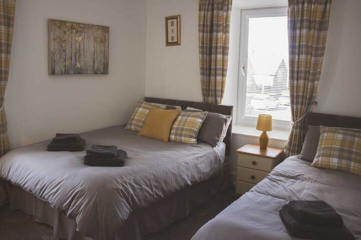 Room 6 of 14