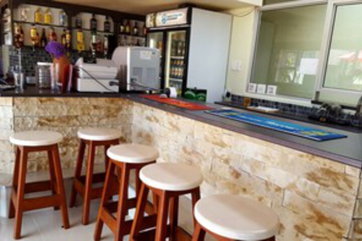 Lounge 2 of 19