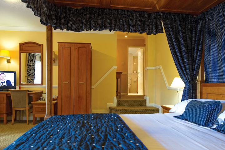 Room 13 of 38