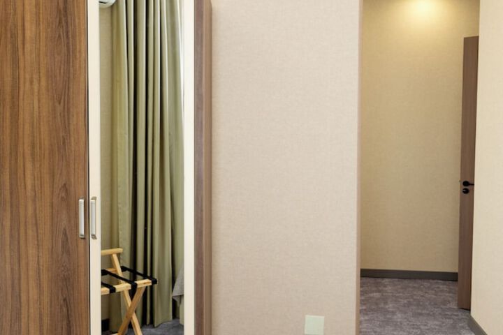 Room 27 of 36
