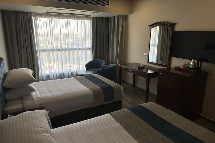Room 6 of 20