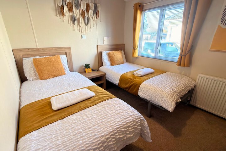 Room 4 of 20