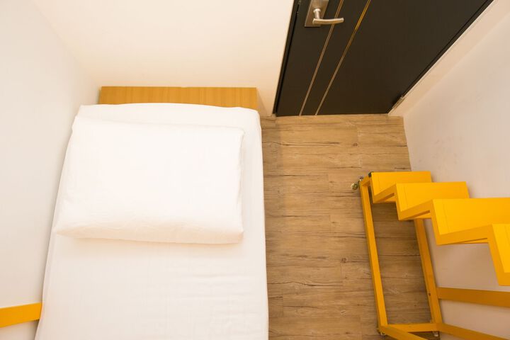 Room 12 of 170