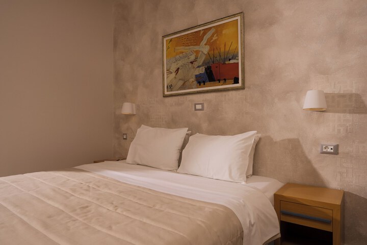 Room 27 of 96