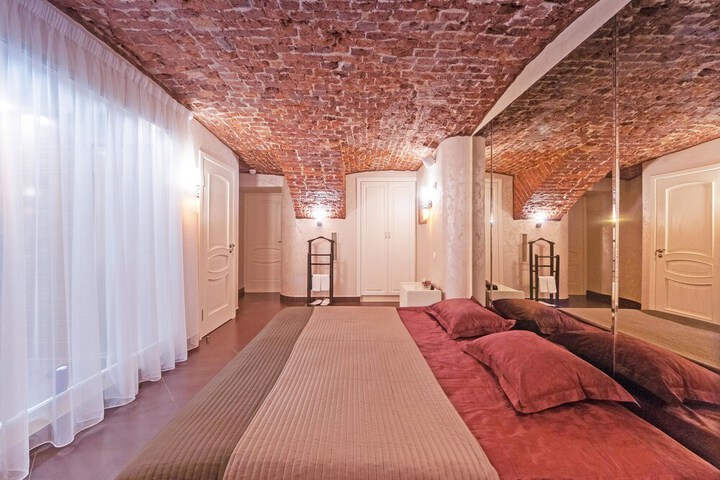 Room 9 of 47
