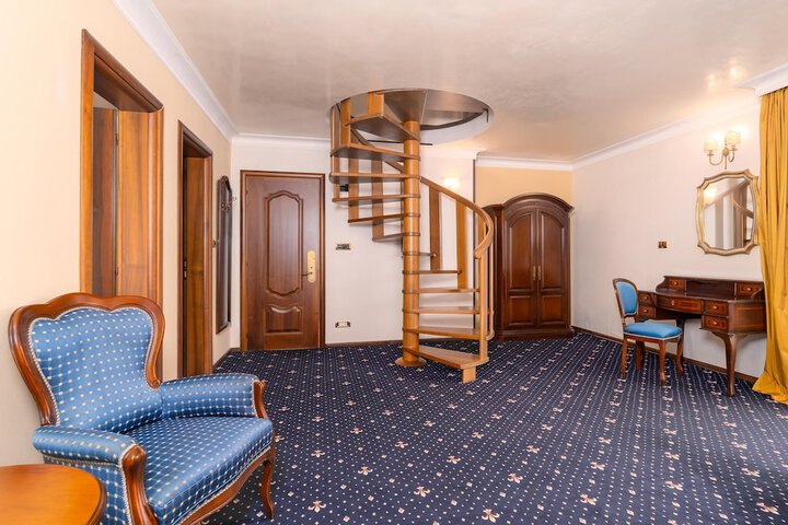 Room 32 of 159