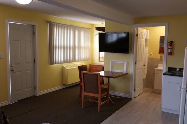 Room 27 of 43