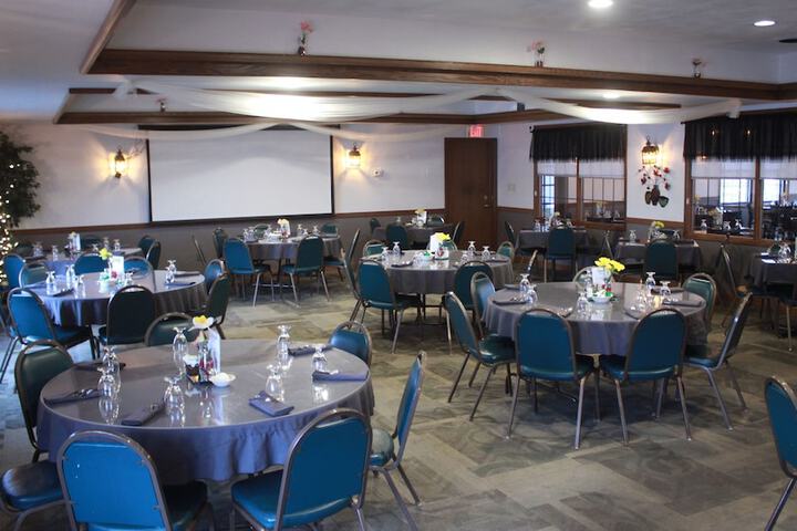 Ballroom/Hall 31 of 34