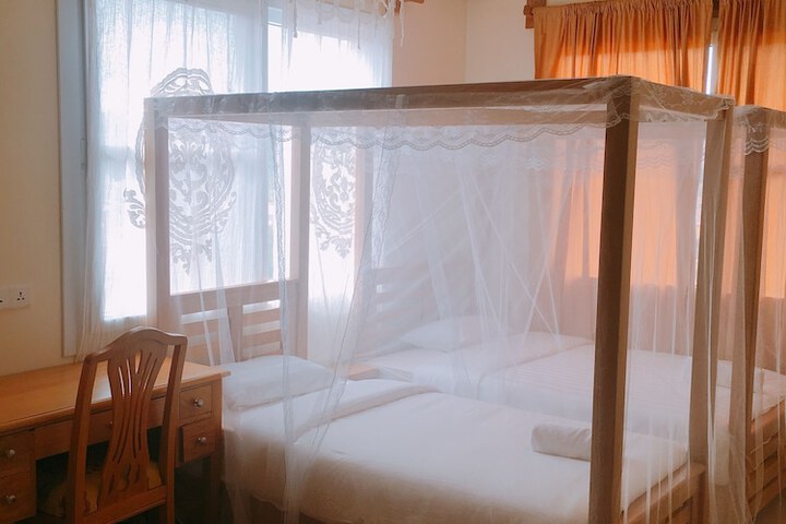 Room 11 of 32