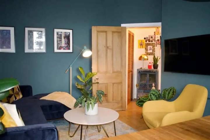 Room 10 of 14