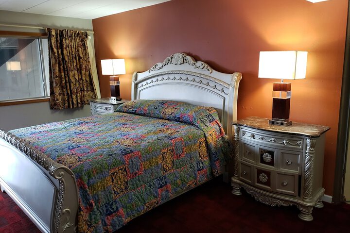 Room 4 of 13