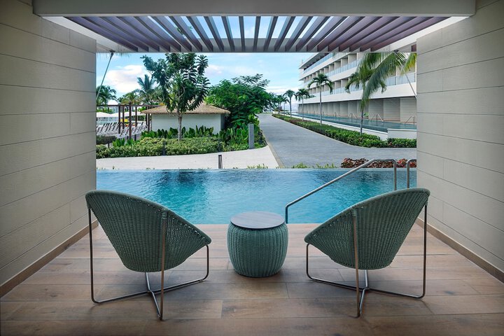 Pool 104 of 271