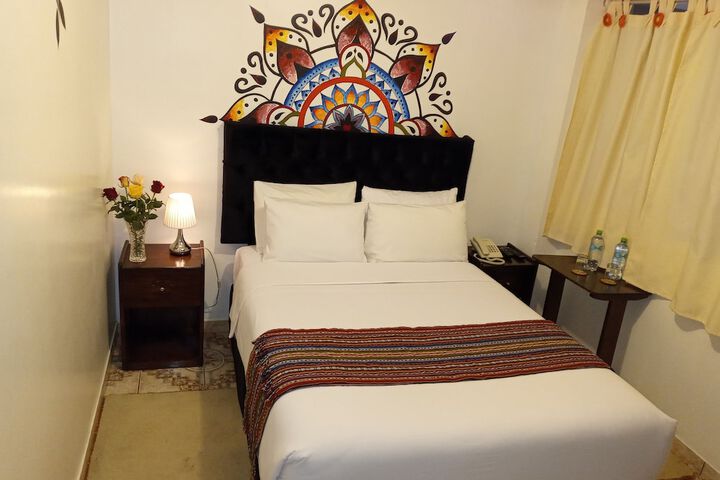 Room 7 of 12