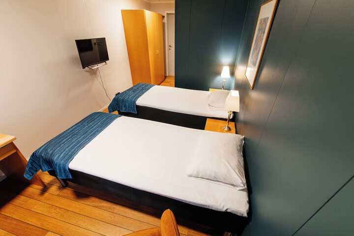 Room 30 of 199
