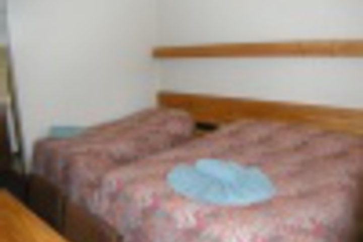 Room 100 of 144