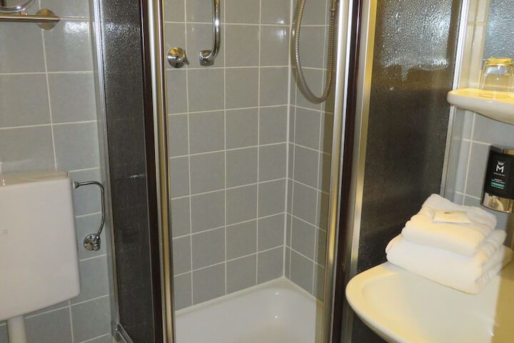 Room 9 of 23