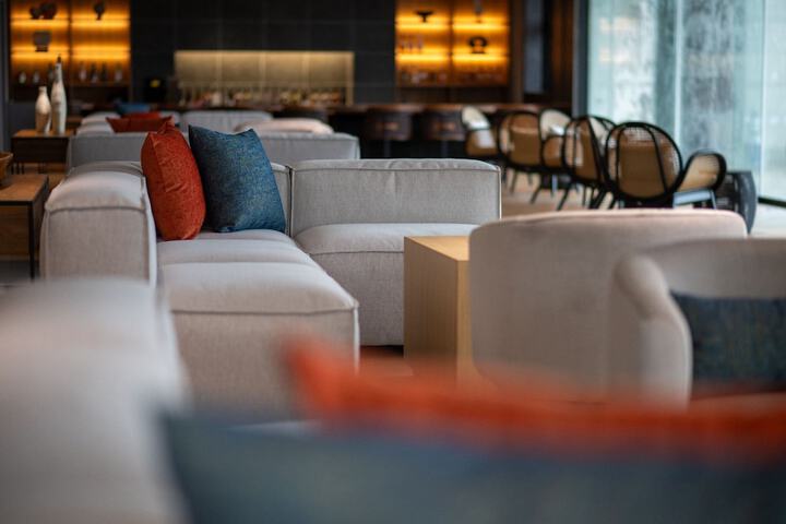 Lounge 176 of 200