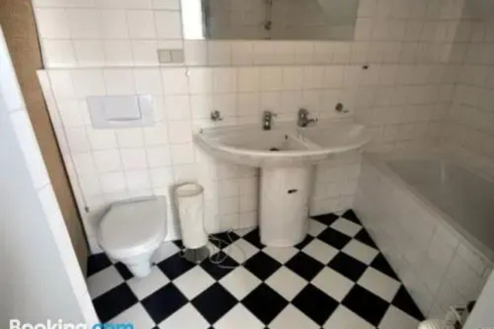 Room 9 of 14