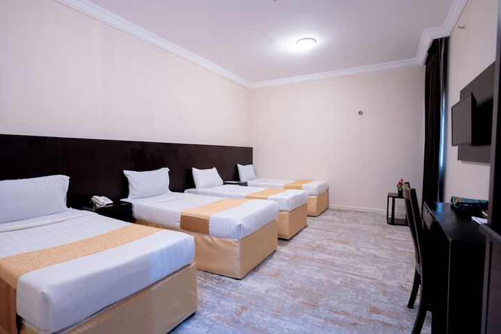 Room 27 of 49