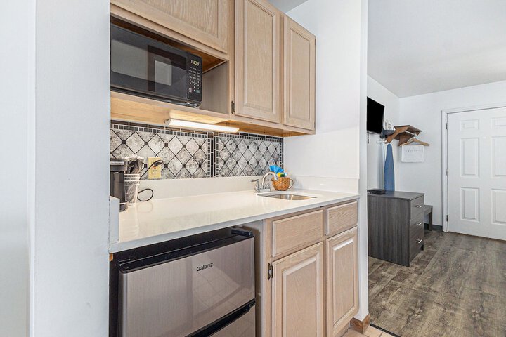 2 Bedrooms Traditional Suite King and Queen Bed Pool View Balcony (14 of 46)