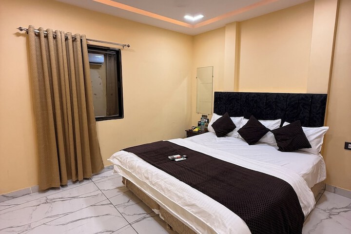 Room 7 of 25