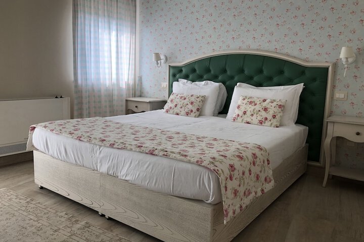 Room 6 of 161