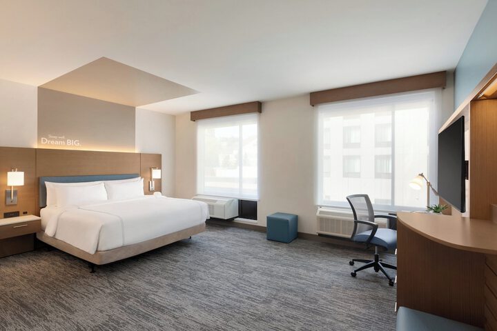 Room 13 of 95