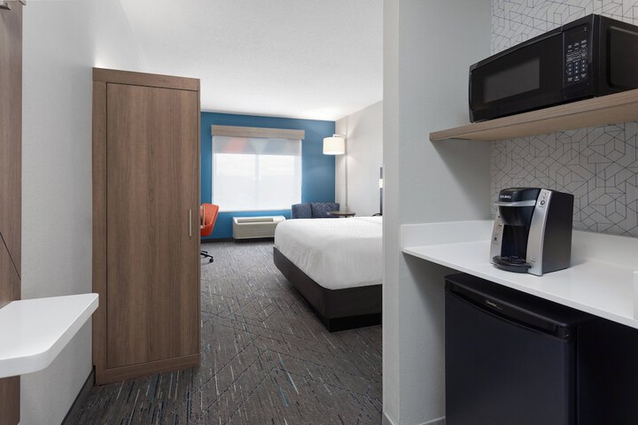 Room 5 of 32
