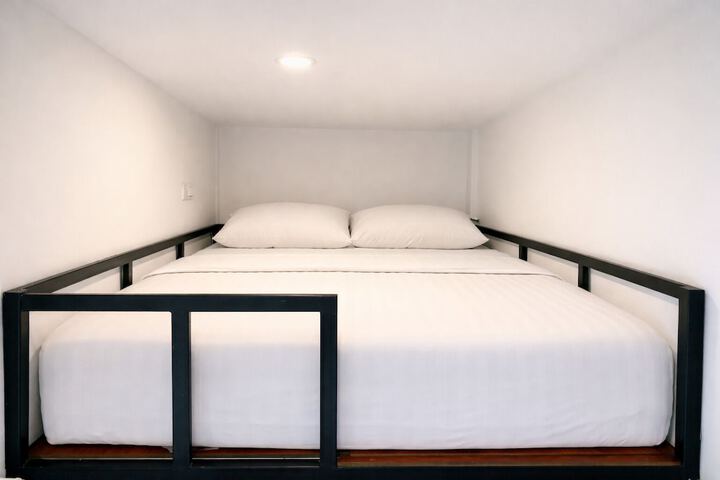Room 12 of 121