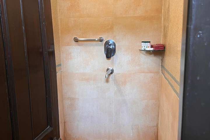 Room 7 of 13