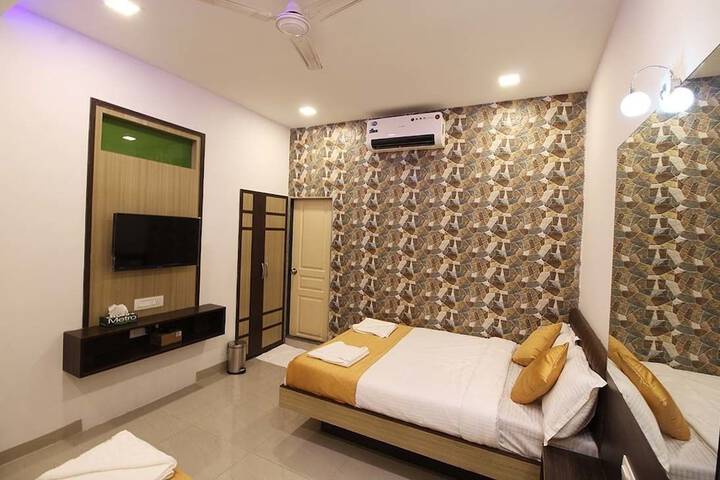 Room 12 of 19