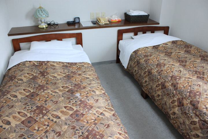 Room 5 of 48