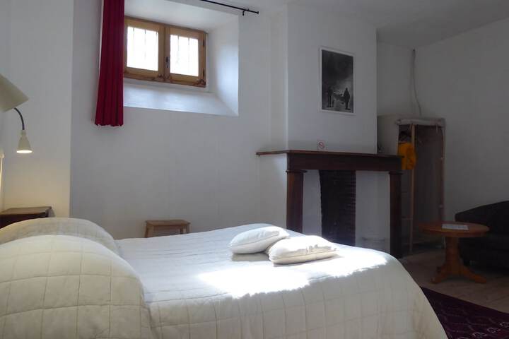 Room 3 of 67
